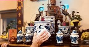 nước lau bàn thờ